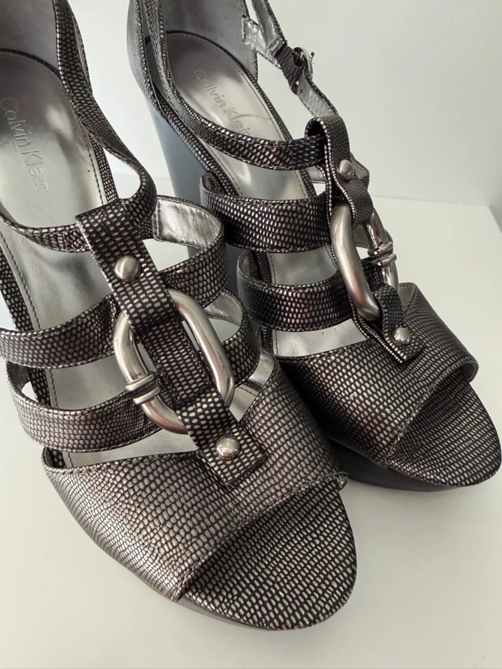 CALVIN KLEIN Wedges Black/Silver Lizard Print | Women’s Size 8